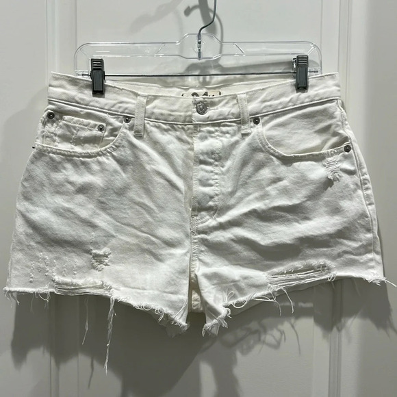 Free People We The Free White Denim Distressed Cut Off Shorts Sz 31 - Picture 2 of 7